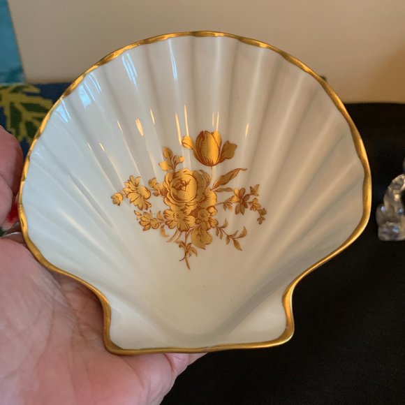 Beautiful shell shaped trinket dish made by Limoges France - Picture 3 of 4